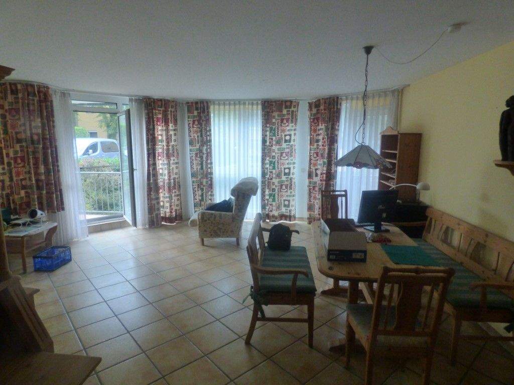 Thumbnail-Bensberg - zentrale Ruhiglage (dank Seitenstraße), 2 Zimmer, 2 Balkone, Dusch- und Wannenbad mit Fenster und separates Gäste-WC