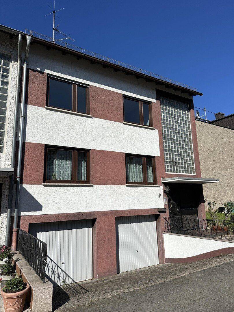 Thumbnail-Mehrfamilienhaus mit 3 Wohneinheiten, Balkone, Garagen und Garten, provisionsfrei, voll unterkellert