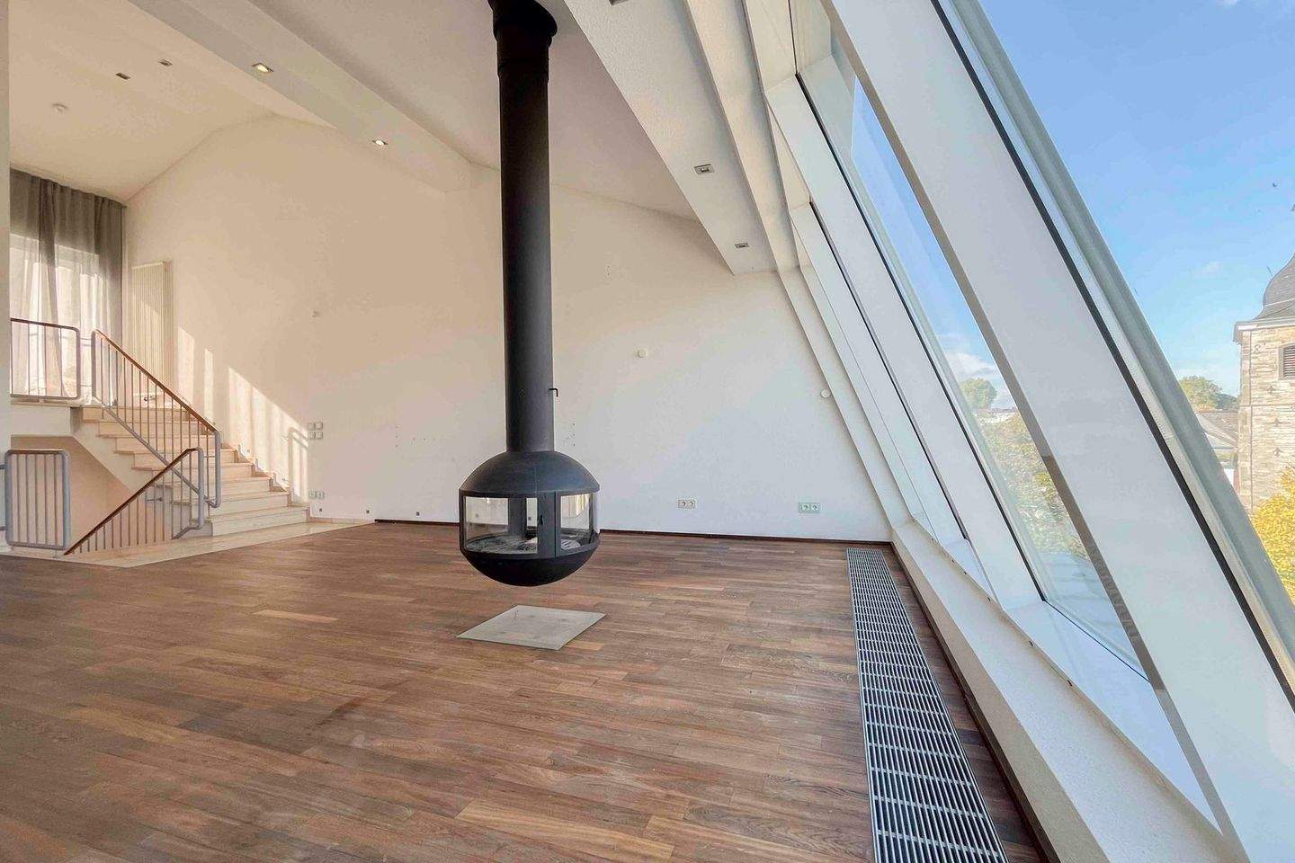 Thumbnail-Leben in der Innenstadt: Gepflegtes Reihenmittelhaus samt Dachterrasse und TG-Stellplatz