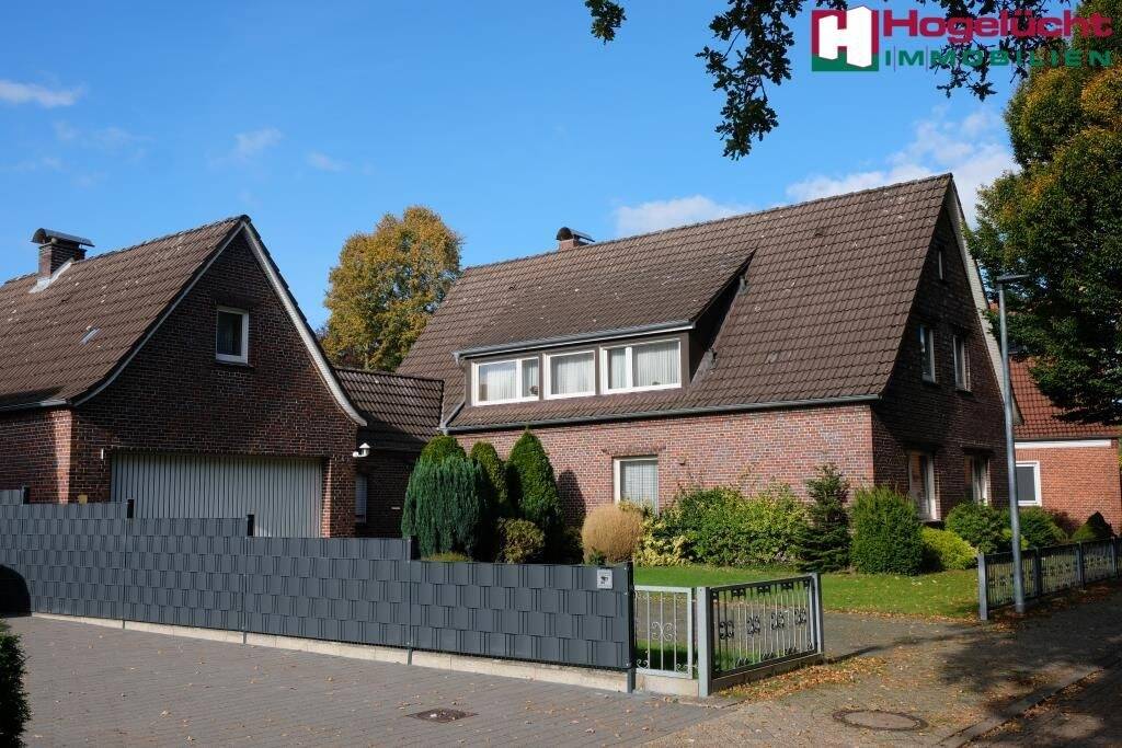 Thumbnail-Ein sehr geräumiges Einfamilienhaus mit Garage