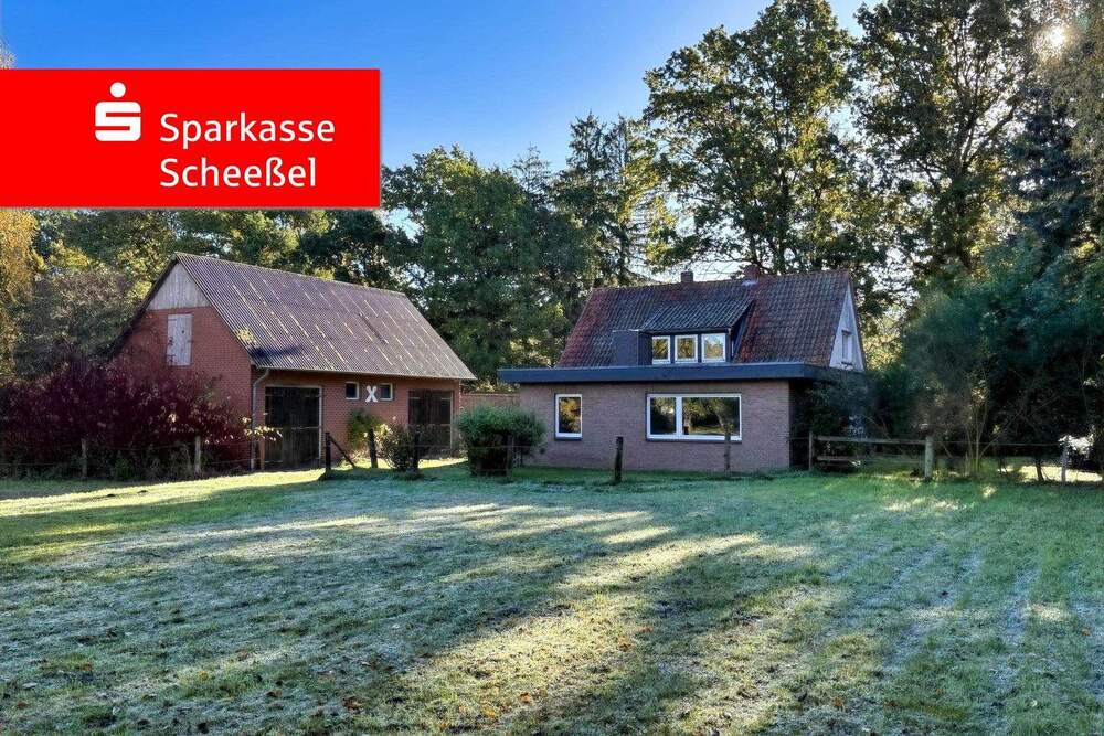 Thumbnail-Sanierungsobjekt mit Potenzial: Haus mit Nebengebäuden auf großzügigem Areal