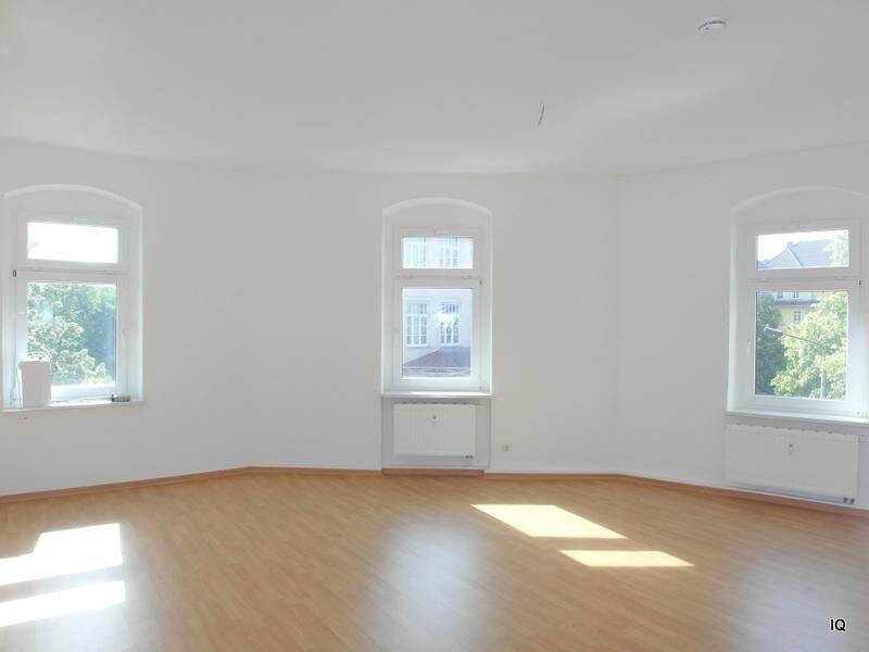 Thumbnail-Freundliche 2-Zimmer-Wohnung mit Laminatboden, offener Küche & Bad mit Dusche