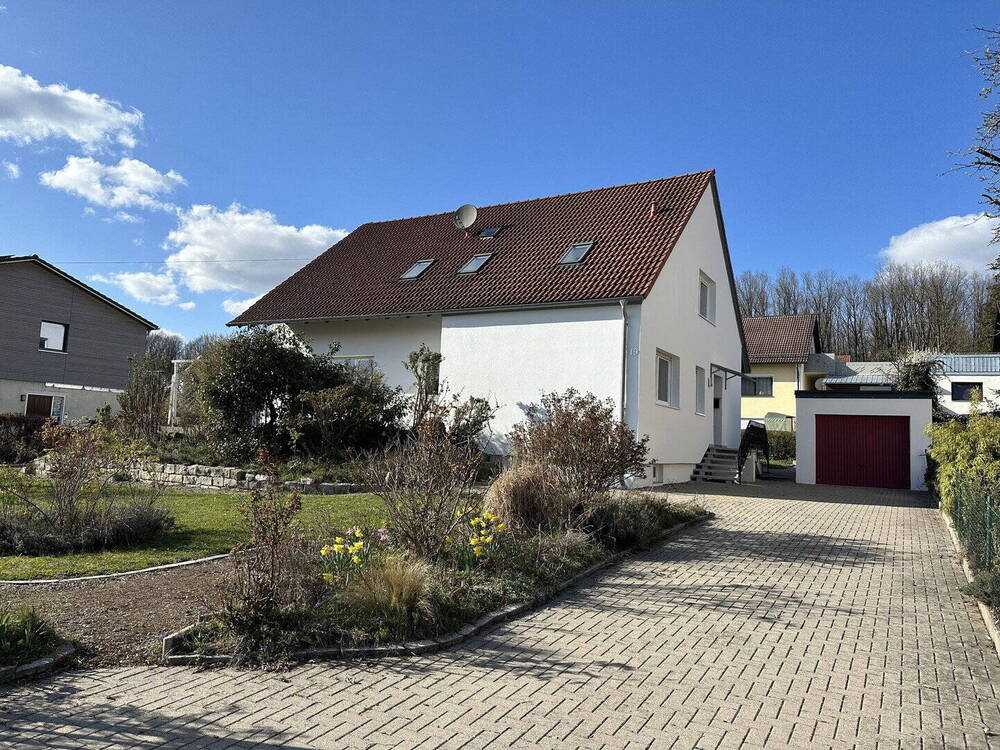 Thumbnail-Geräumiges Einfamilienhaus mit schönem Naturgarten und Einzelgarage