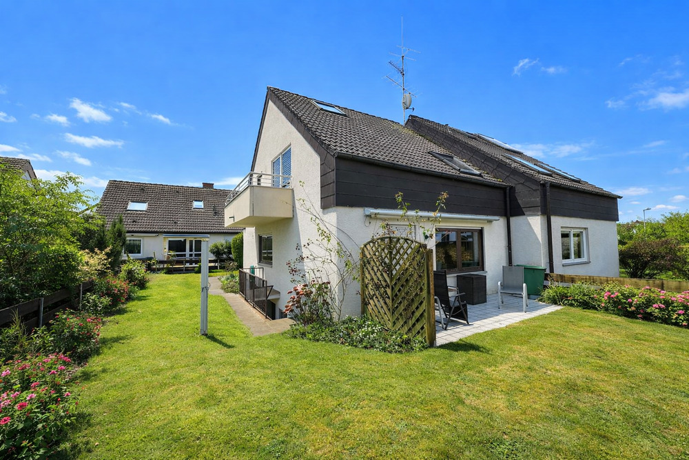 Thumbnail-Sehr gepflegte Doppelhaushälfte mit Balkon, Terrasse und schönem Gartenbereich