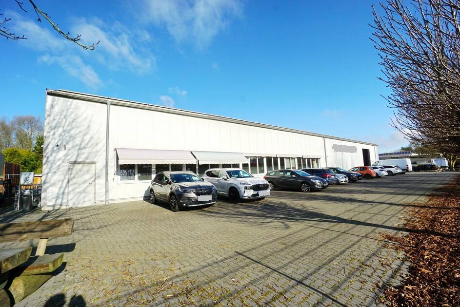 Geldern: Gewerbehalle mit Wohnhaus
