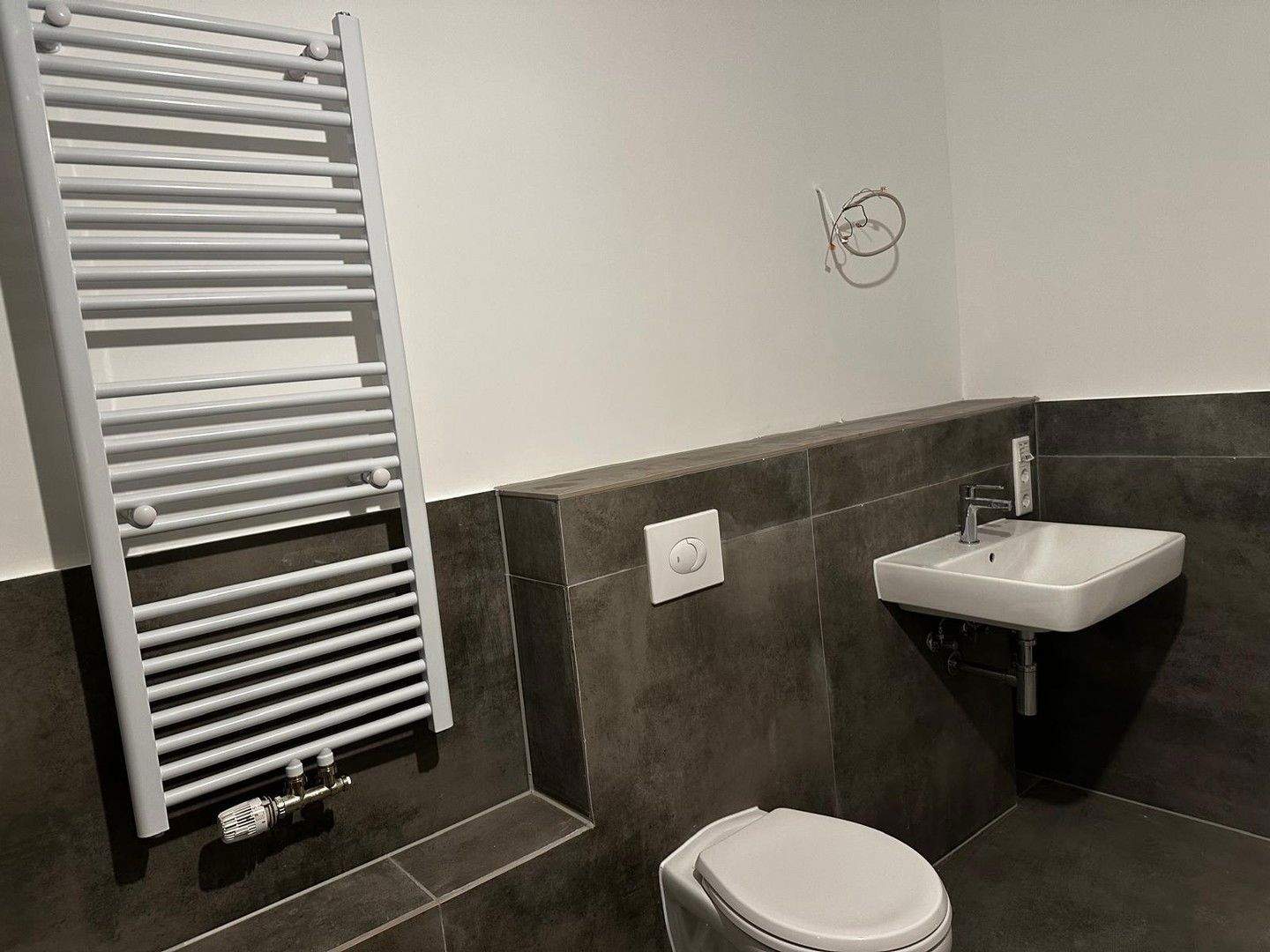 Thumbnail-2,5 Zimmer Neubau-Wohnung mit Weitblick, Naturenergie, Barrierefrei mit Aufzug