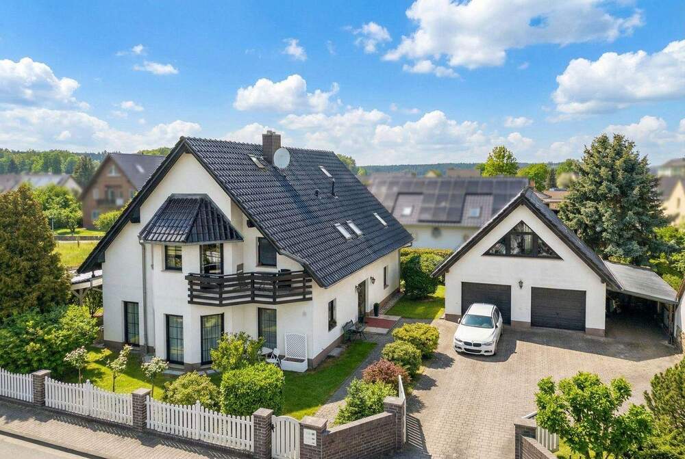 Thumbnail-Großes, hochwertiges Einfamilienhaus mit Einliegerwohnung, Doppelgarage und Sauna in exklusiver Lage
