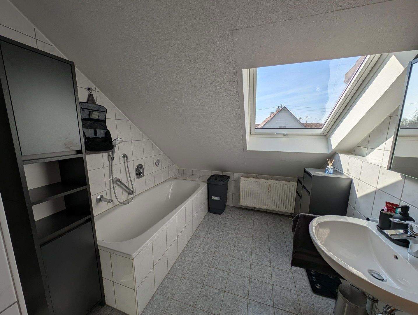 Thumbnail-BJ 1997 - traumhafte & helle DG-Wohnung, Balkon, Garage