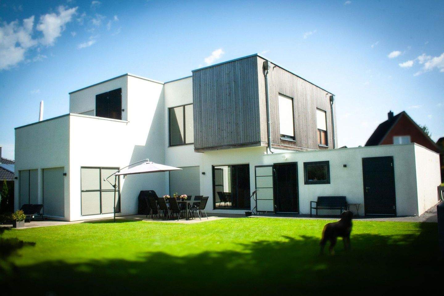 Thumbnail-Modernes Architektenhaus im Bauhausstil mit Galerie, Doppelgarage, Balkon