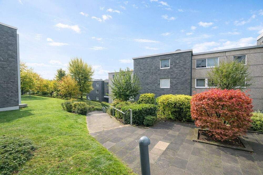 Thumbnail-Vermietete 2-Zimmer-Wohnung mit Balkon und separater Küche - Hochparterre -