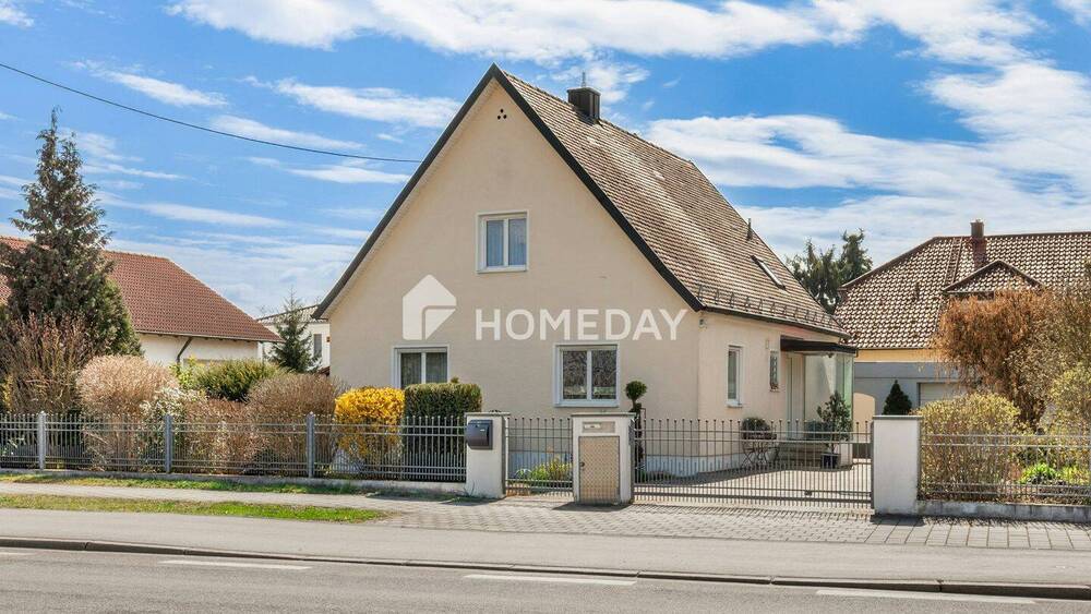 Thumbnail-EFH auf großzügigem Grundstück mit EBK, Garage & Terrasse - leerstehend & bereit für Ihre Ideen