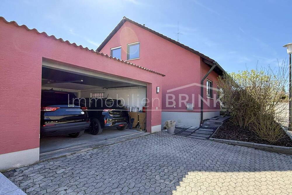 Thumbnail-Großes Einfamilienhaus mit Einliegerwohnung, Wohnküche, großem Grundstück, Schwedenofen, Doppelgarage in ruhiger Lage von Markt Erlbach
