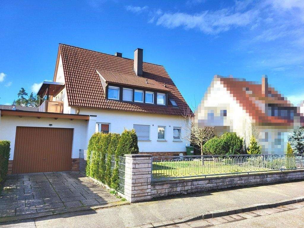 Thumbnail-Massiv gebautes 2 Familienhaus - auf einem ca. 758 m² großen Grundstück - Wendelstein OT.
