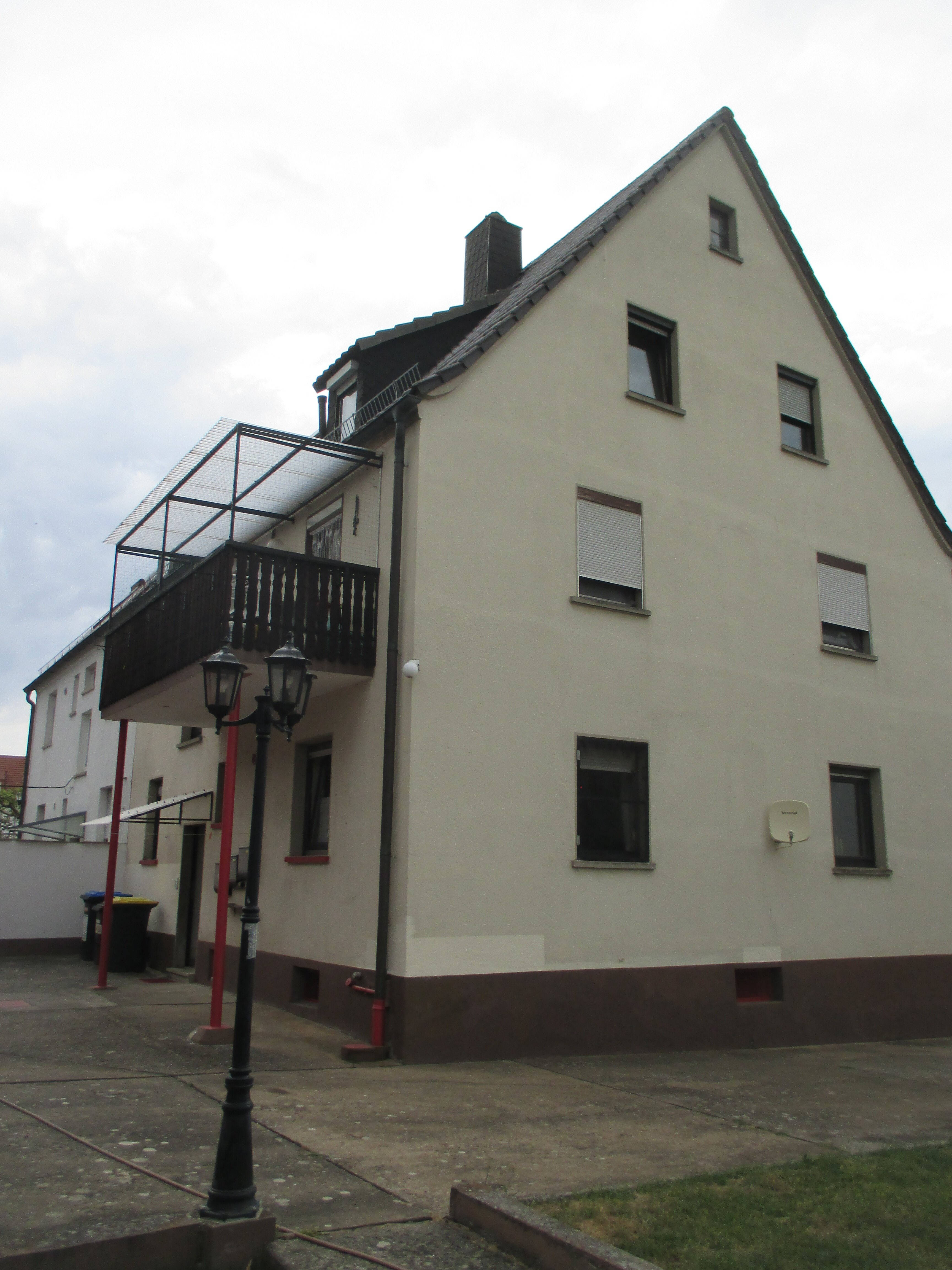 Thumbnail-Dreifamilienhaus auf teilbarem Grundstück mit bebaubarer Teilfläche für ein weiteres Wohnhaus.Mögliche Jahresmieteinnahme 16.320,00 € in Bergrheinfeld