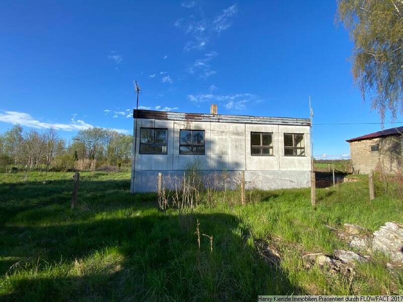 Thumbnail-Ehemaliges Mehrzweckgebäude mit Garagen in Waldhufen