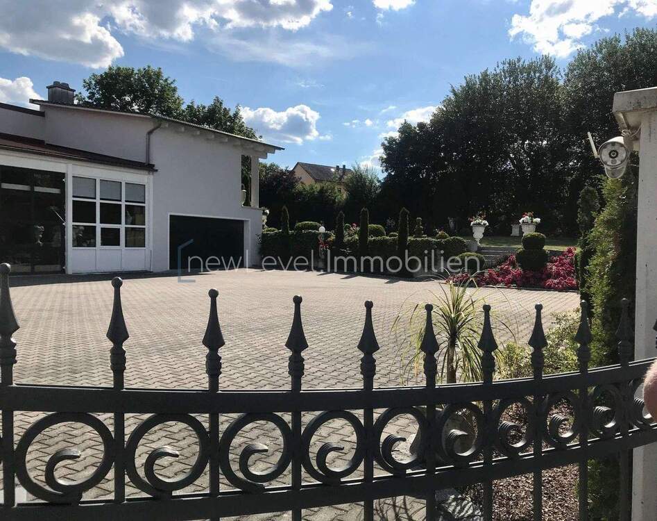 Thumbnail-Großes außergewöhnlich geschmackvolles Wohn- Geschäftshaus mit Büro, Laden, Lager, Garagen, u.v.m.