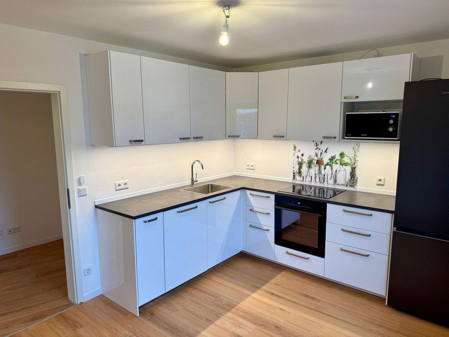 Thumbnail-Erstbezug nach Komplettsanierung - moderne 3-Zimmer-Wohnung mit neuer Einbauküche in zentraler Lage