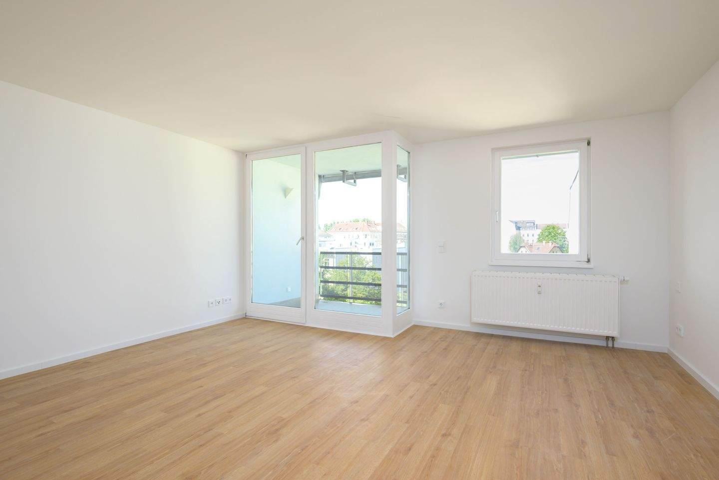 Thumbnail-HIER BLEIBEN KEINE WÜNSCHE OFFEN Moderne 2-Raum-Wohnung mit Balkon, EBK & PKW-Stellplatz