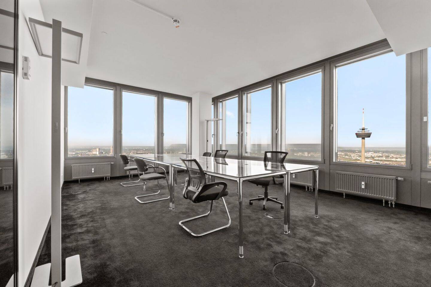 Thumbnail-Exklusives Büro im 38. Stock mit Domblick - komplett möbliert