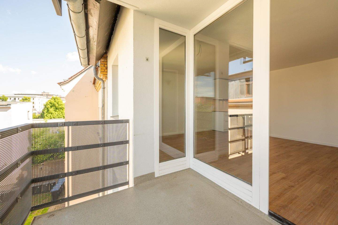 Thumbnail-HIER BLEIBEN KEINE WÜNSCHE OFFEN Moderne 2-Raum-Wohnung mit Balkon, EBK & PKW-Stellplatz