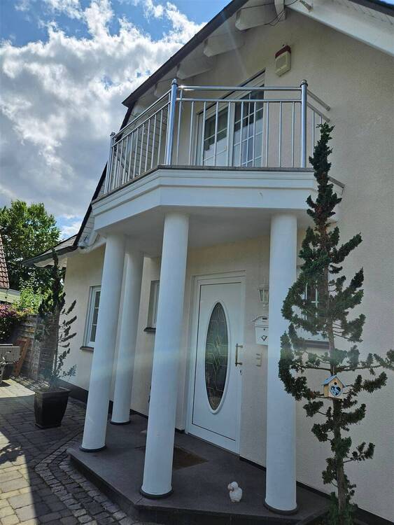 Thumbnail-Freistehendes Einfamilienhaus - sehen - kaufen - einziehen