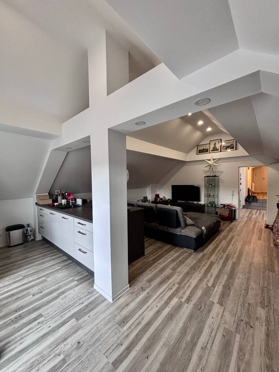 Thumbnail-Exklusives Wohnen im Dachgeschoss - Kunstvolle Architektur trifft auf beeindruckende Raumhöhe