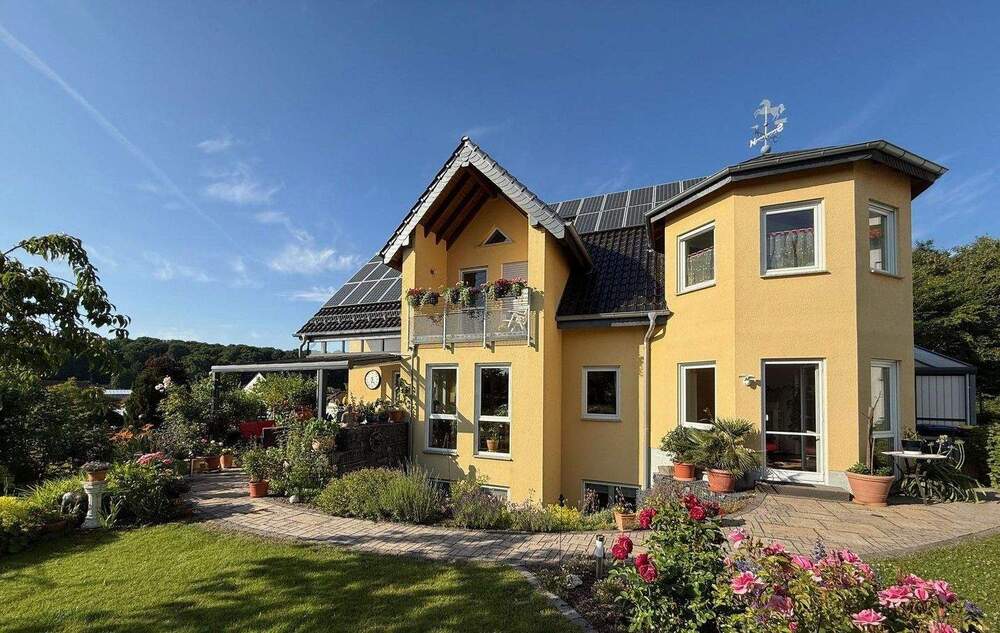 Thumbnail-Traumhaftes Effizienz-Einfamilienhaus mit ELWPraxisBüro in bester Wohnlage!