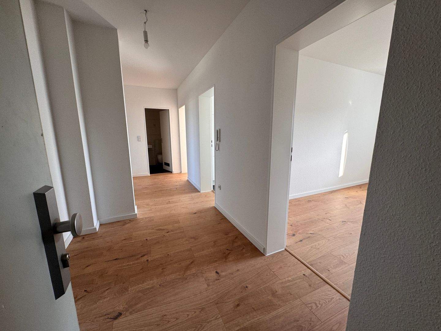 Thumbnail-Helle 3-Zimmer-Wohnung mit EBK in Preungesheim mit Ausblick