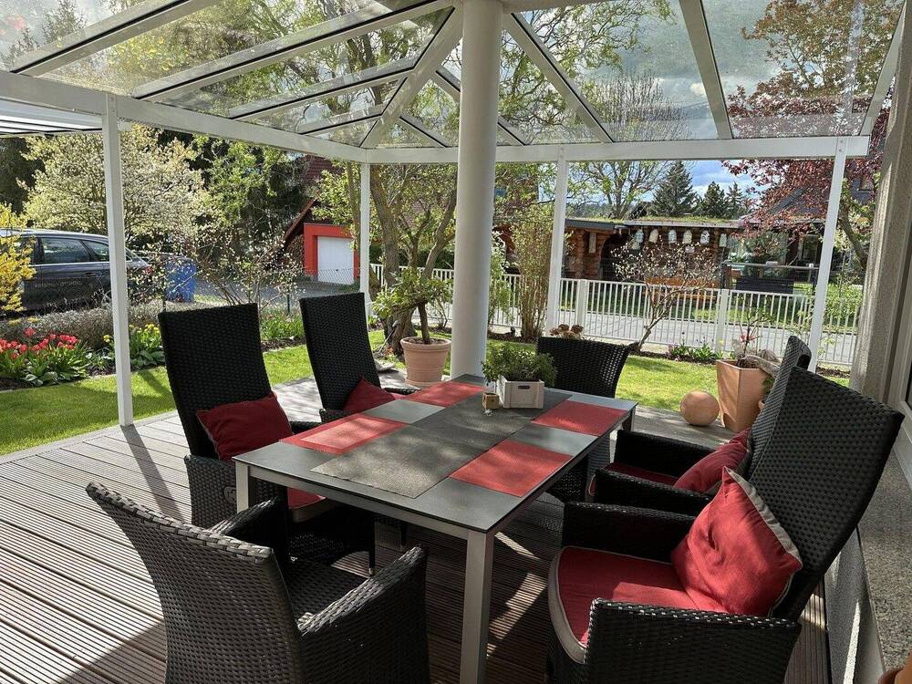 Thumbnail-Schönes freistehendes Einfamilienhaus mit Garage und Carport in ruhiger Feldrandlage