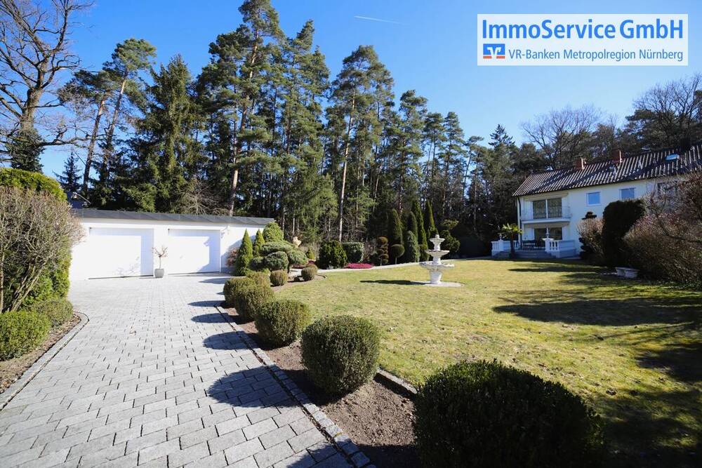 Thumbnail-Exklusive Doppelhaushälfte mit gepflegtem Garten und Schwimmteich