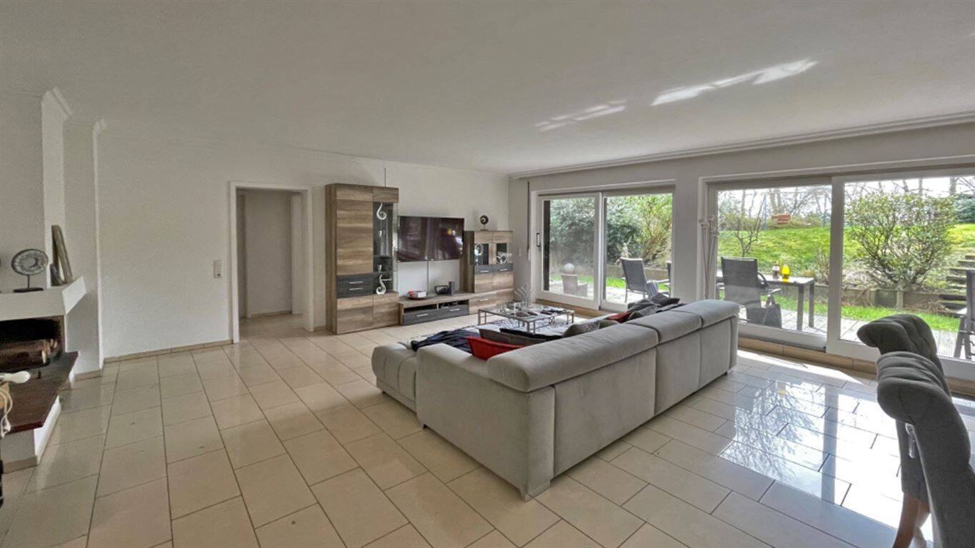 Thumbnail-Immobilien-Richter: Elegante 3-Zimmer-Wohnung mit Traumgarten in Toplage von Düsseldorf-Ludenberg