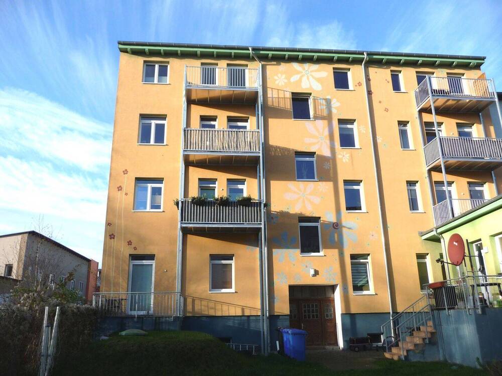 Thumbnail-Moderne 2 Zimmer Altbauwohnung in zentraler Lage mit Balkon