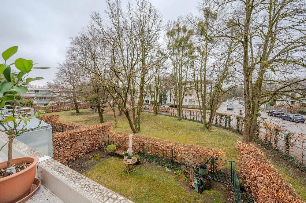 Thumbnail-FIRSTPLACE - Helle 2-3-Zimmer-Wohnung mit Süd-Terrasse in begehrter Lage Gern Nymphenburg