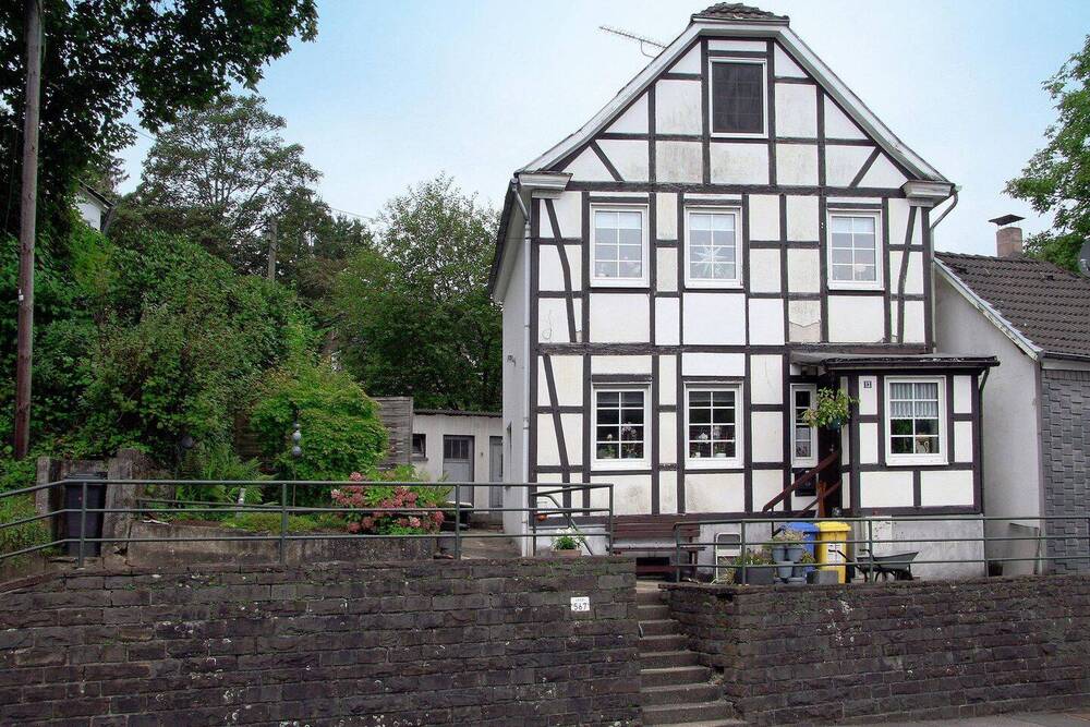 Thumbnail-Charmantes Fachwerkhaus mit Potenzial - optionales Gartengrundstück mit eigenem Wupper-Zugang