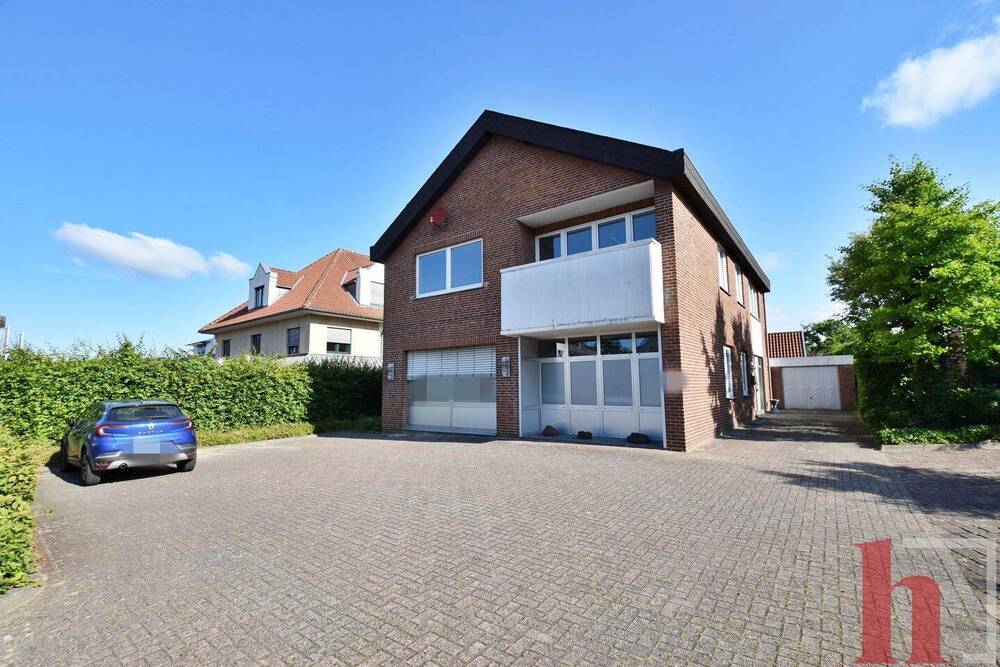 Thumbnail-Großzügige Büroeinheit im Erdgeschoss mit Garage
