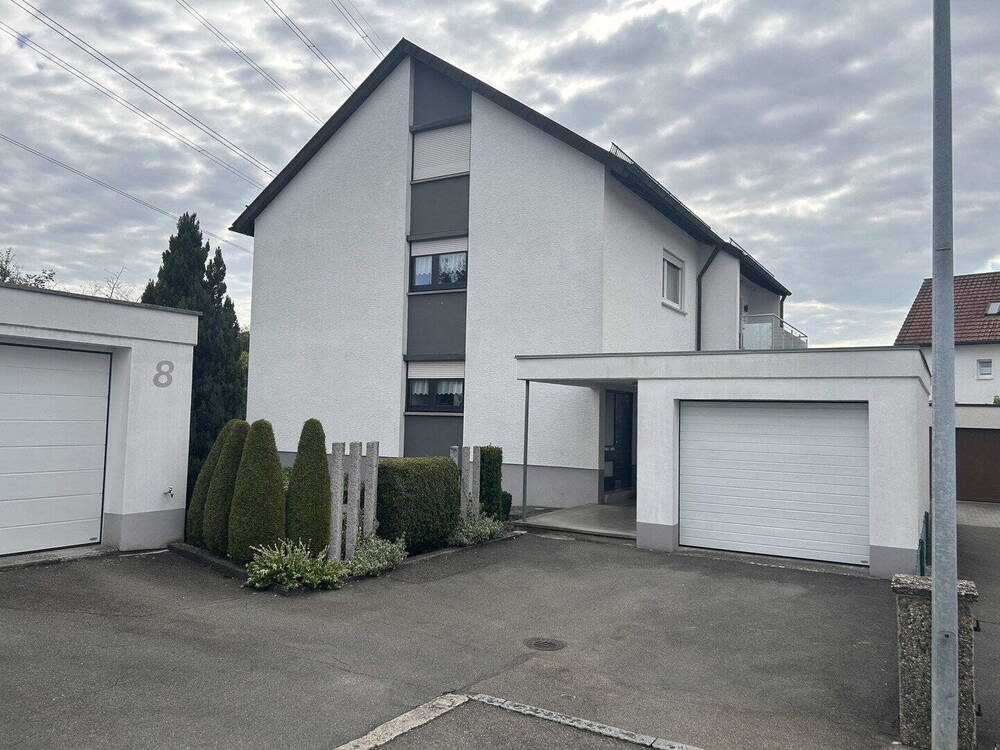 Thumbnail-Attraktives Zweifamilienhaus mit ausgebautem Dachgeschoss in Ehningen