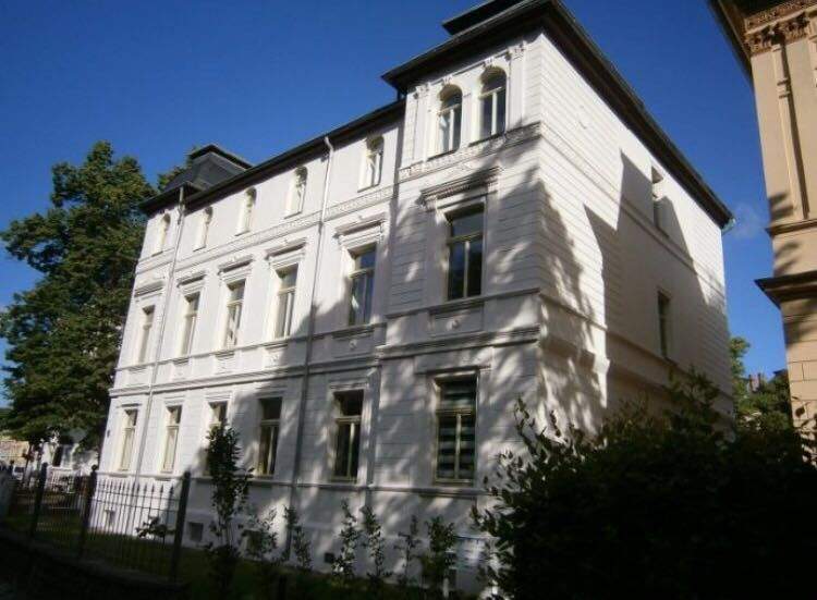 Thumbnail-Über den Dingen stehen! 3 Raum Wohnung mit Dachterrasse und möblierter Küche zu vermieten!