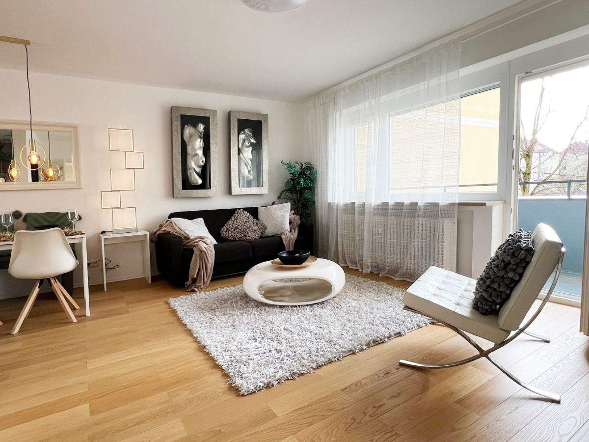 Thumbnail-Familien und WGs aufgepasst! Möblierte 4-Zi-Whg mit 2 Balkonen in München-Freimann (U6)