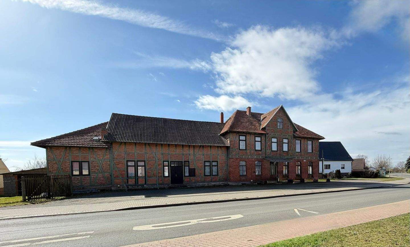 Thumbnail-Sanierungsbedürftiges Mehrfamilienhaus mit Entwicklungspotenzial