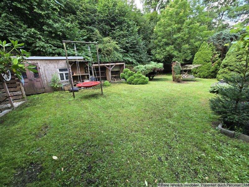 Thumbnail-Großes Grundstück mit Altbestand - Neubauchance für Eigennutzer in Chemnitz-Reichenbrand jetzt!