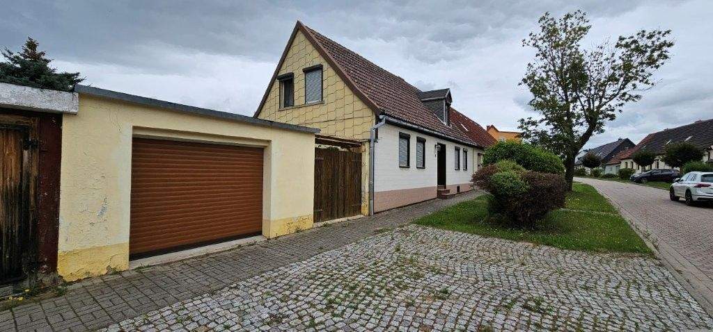 Thumbnail-Einfam. Haus mit Garage und Garten