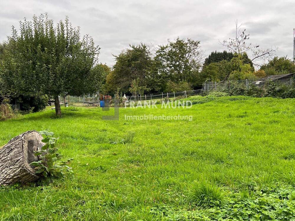 Thumbnail-Großes Baugrundstück mit aufstehender Gebäudesubstanz in MG-Wickrathberg