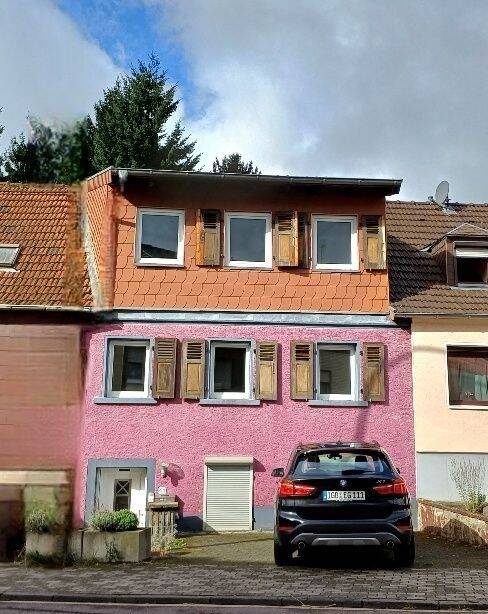 Thumbnail-Renoviertes Einfamilienhaus mit Innenhof, Gartenterrasse, Garten, 2 Autoabstellplätzen vor dem Haus, in St. Ingbert (Nähe Elsterstein und Krankenhaus)