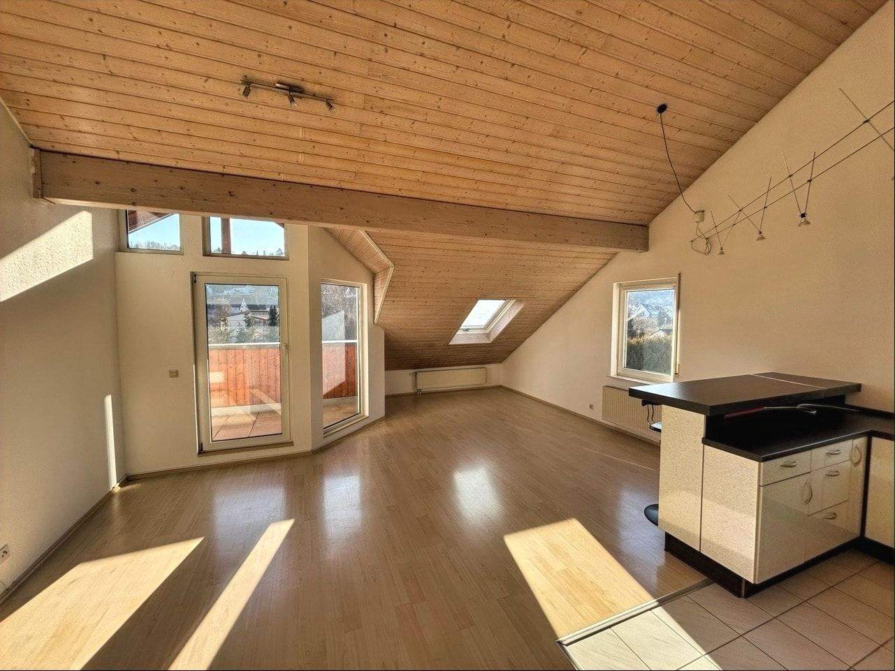 Thumbnail-Stilvolles Dachgeschoss mit Südbalkon, 3 Schlafzimmer, Offener Wohnraum