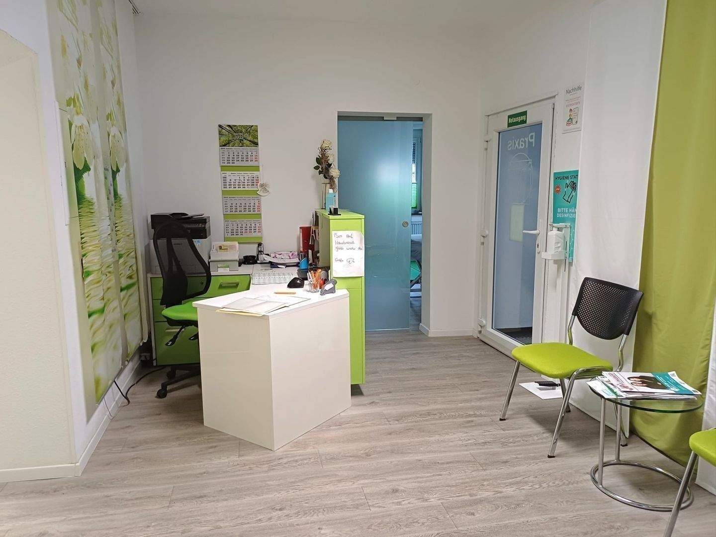 Thumbnail-Praxishaus - Physiopraxis,Saunalandschaft und Wohnung im OG, Toreinfahrt, Garage, Stellplätzen, Garten und Terrasse, in St. Ingbert-Rohrbach