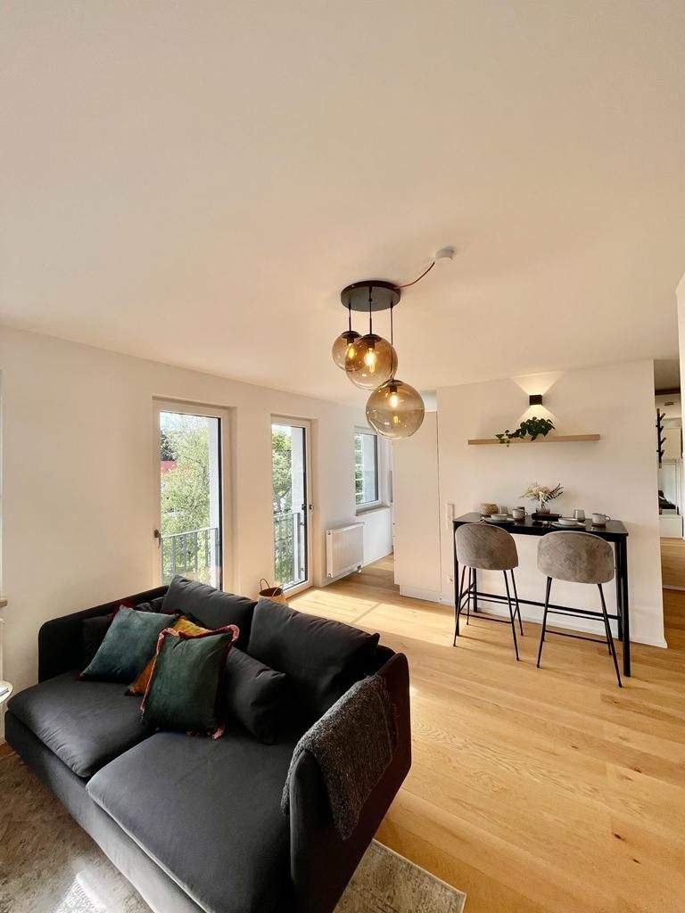 Thumbnail-Johannis ! Moderne, helle, möblierte 1-ZW mit 32 m², Balkon, EBK, 1.OG mit Aufzug