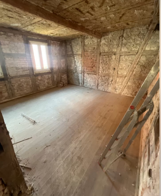 Thumbnail-Entkerntes Zweifamilienhaus mit Nebengebäude in Euerbach, OT