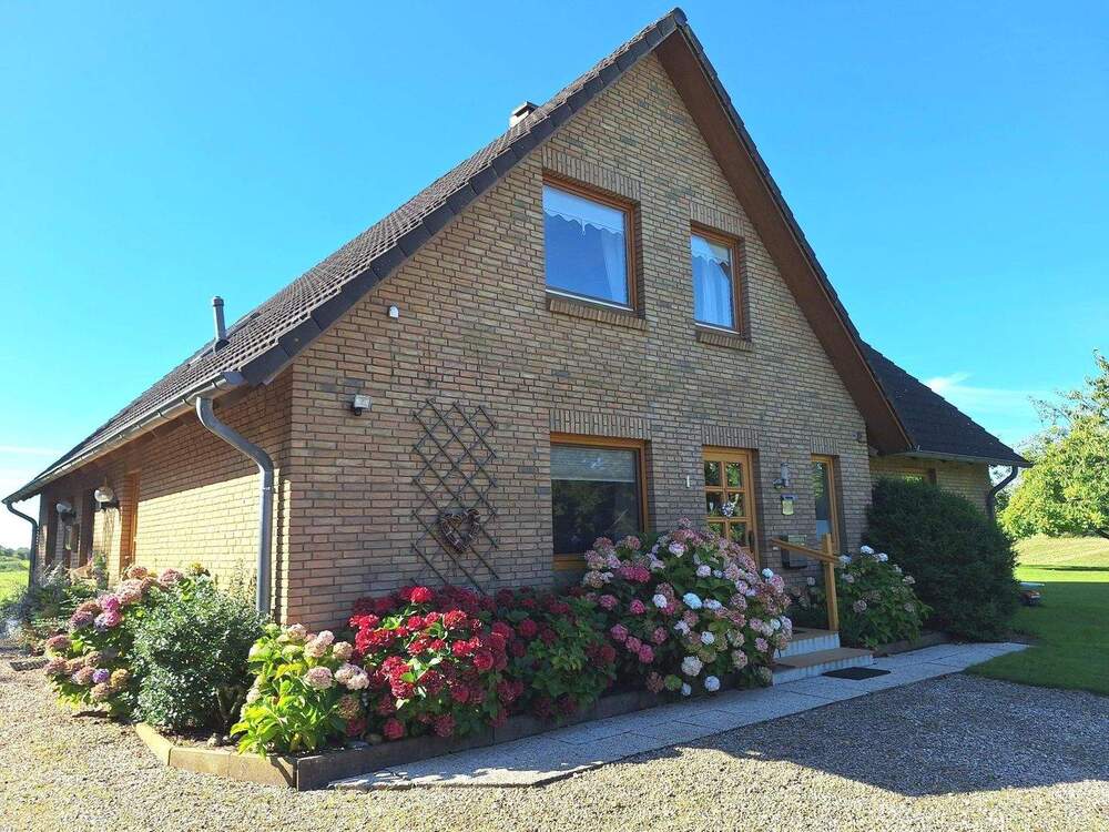 Thumbnail-Idyllisch gelegenes Einfamilienhaus mit Einliegerwohnung in Feldrandlage