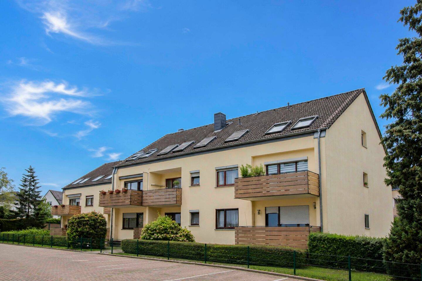 Thumbnail-Lichtdurchflutete 3-Zimmer-Dachgeschosswohnung mit Stellplatz in Friedrichsdorf