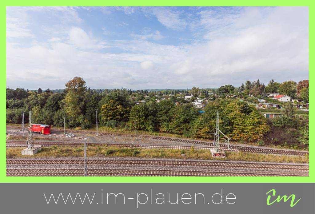 Thumbnail-Parkett - Dusche & Badewanne - Weitblick - Dachgeschoss | 3-Zimmer-Wohnung Plauen Haselbrunn